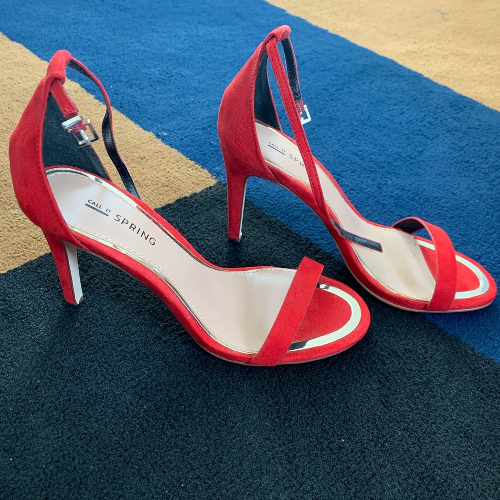 Red Heels - Picture 4 of 4